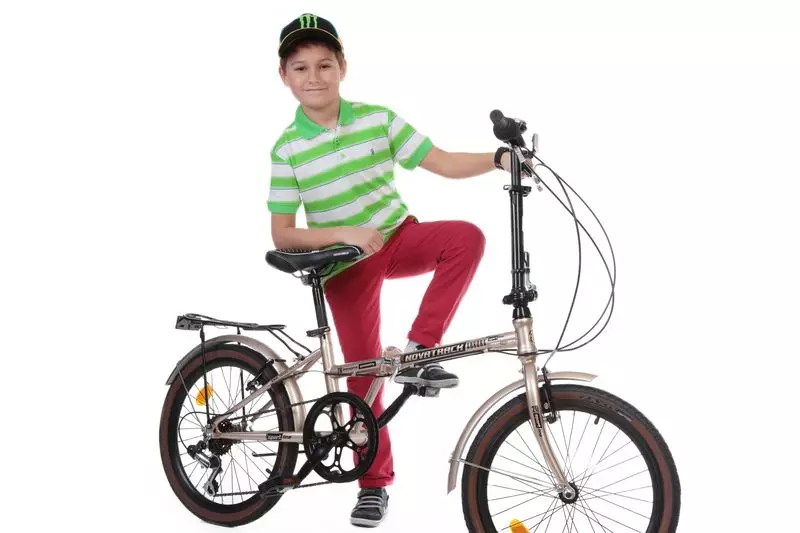 Cyklar för pojkar är 7 år: Vilken typ av cykel är bättre att välja en sjuårig pojke? Urval av storlek 8576_13