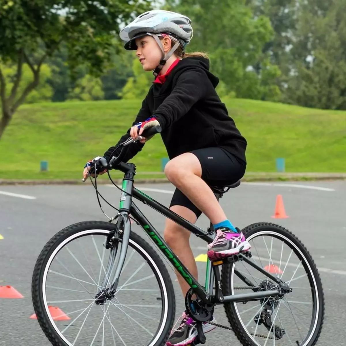 Les bicicletes infantils per a un nen tenen 10 anys: com triar una bicicleta per a un adolescent i nenes? Com triar el diàmetre de la roda? Models de qualificació 8589_17