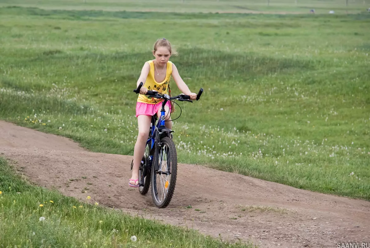 Sepeda untuk anak perempuan 10-12 tahun: Sepeda apa untuk memilih seorang gadis 11 tahun? Ikhtisar olahraga lipat dan sepeda lainnya 8590_7