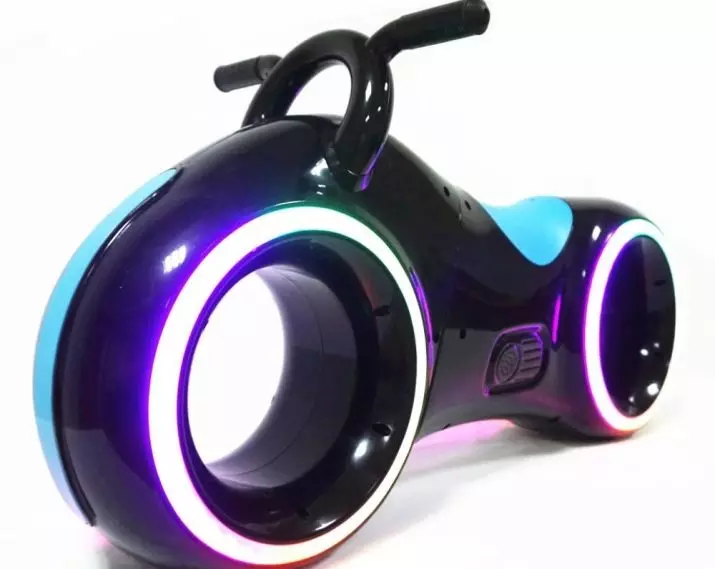 Begjin stjer ien scooter: Beskriuwing fan bern fan bern tronfyts mei LED-ferljochting en Bluetooth. Resinsjes fan âlders 8634_11
