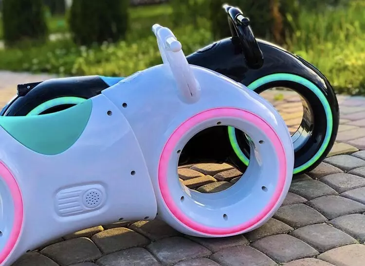 Begovil Star One Scooter: Beschrijving van de Baggrel Tron-fiets van kinderen met LED-verlichting en Bluetooth. Beoordelingen van Ouders 8634_12