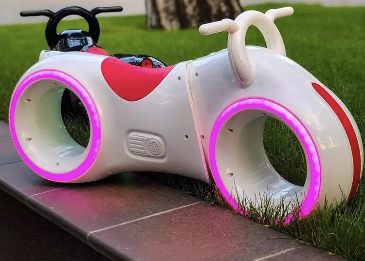 Begovil Star One Scooter: Beskrivelse av Barns Begggrel Tron Bike med LED-belysning og Bluetooth. Anmeldelser av foreldre 8634_13