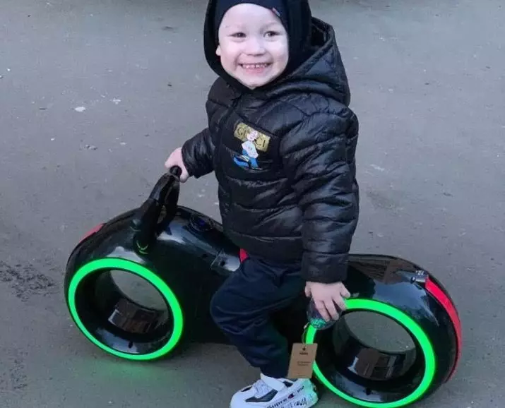 Begovil Star One Scooter: Beschrijving van de Baggrel Tron-fiets van kinderen met LED-verlichting en Bluetooth. Beoordelingen van Ouders 8634_15