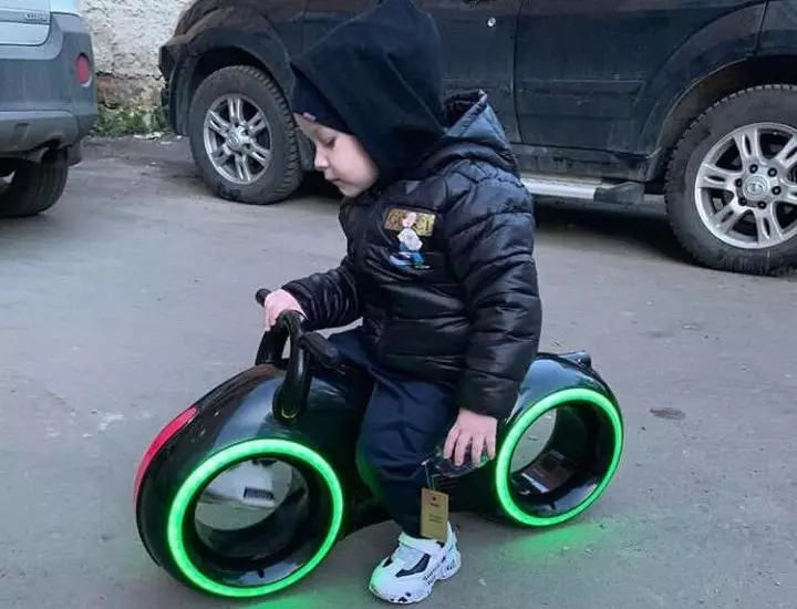 Begovil Star One Scooter: Opis dječje beggrel tron ​​bicikl sa LED-osvjetljenje i bluetooth. Recenzije roditelja 8634_18