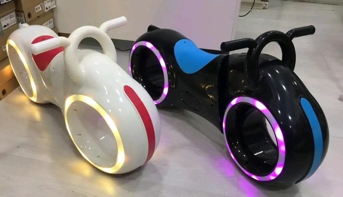 BuTerovil Star One Scooter: Deskripsi sepeda tron ​​anak-anak-anak dengan LED-iluminasi dan Bluetooth. Ulasan tentang orang tua 8634_3
