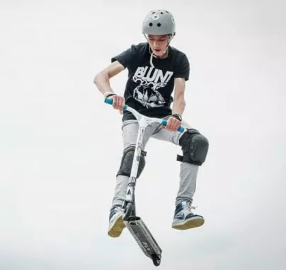 Scooters per a un adolescent (21 fotos): Valoració de bons scooters amb grans i petites rodes per a nens i nenes de 9 a 12 i 14 anys. Com triar el millor? 8644_5