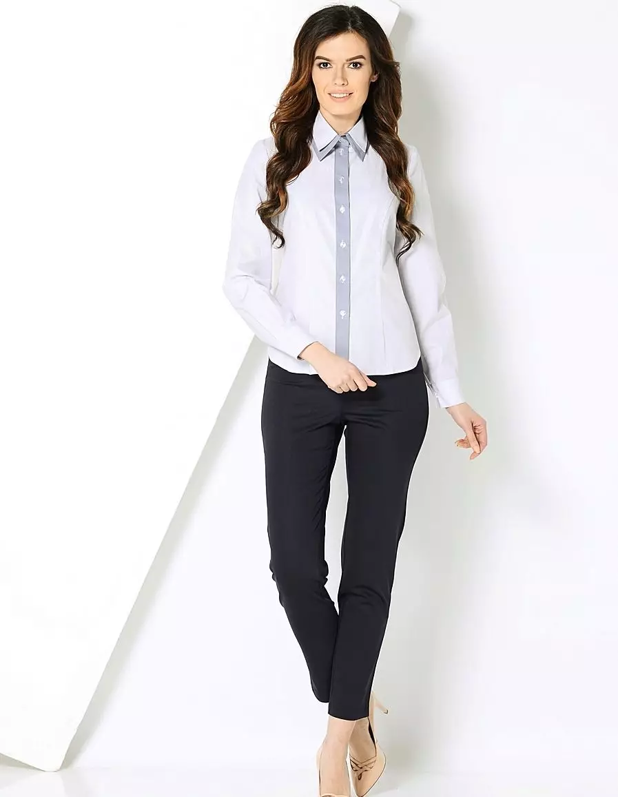 Бизнес и офис дамски блузи (33 снимки): Какво да бизнес износване и офис стил блузи 866_25