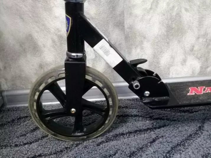 대형 바퀴가있는 스쿠터 (44 장의 사진) : 넓은 휠 및 충격 흡수 장치가 100kg 및 기타 스쿠터가있는 모델을 선택하십시오. 8673_33