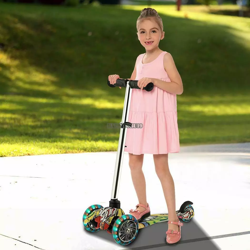 Scooter för ett barn är 10 år gammal: hur man väljer en barns tvåhjuliga scooter med stora hjul för tjejer och pojkar? 8676_4