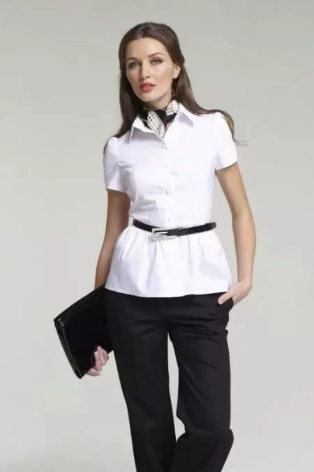 Моделі блузок 2021 (170 фото): модні тенденції, з комірами, коротким рукавом 867_30