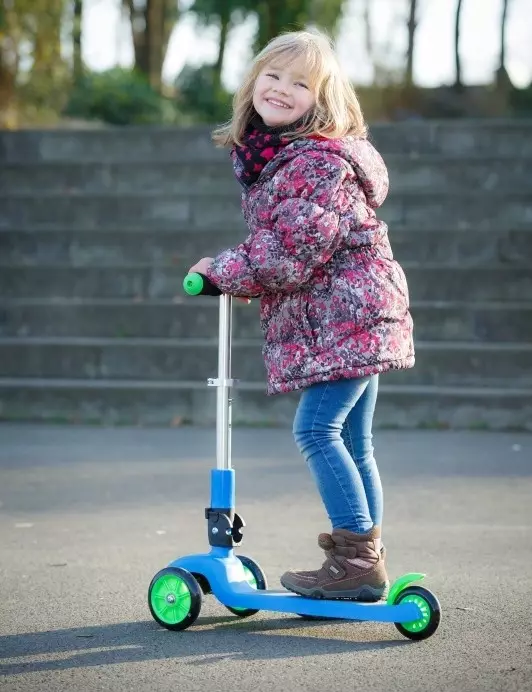 Scooters Hudora: Përzgjedhja e rrotave. Përmbledhje e fëmijëve të palosshëm dhe të rriturve, scooters urbane dhe të tjera. Pro dhe kundër 8693_10