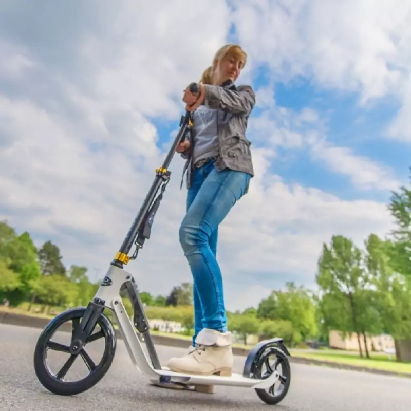 Hudora scootere: hjulvalg. Oversigt over foldebørn og voksne, Urban og andre scootere. Deres fordele og ulemper 8693_12