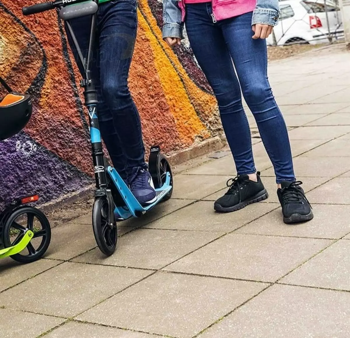 Scooters Hudora: Sélection de roues. Vue d'ensemble des enfants et des adultes pliants, des scooters urbains et autres. Leurs avantages et inconvénients 8693_7