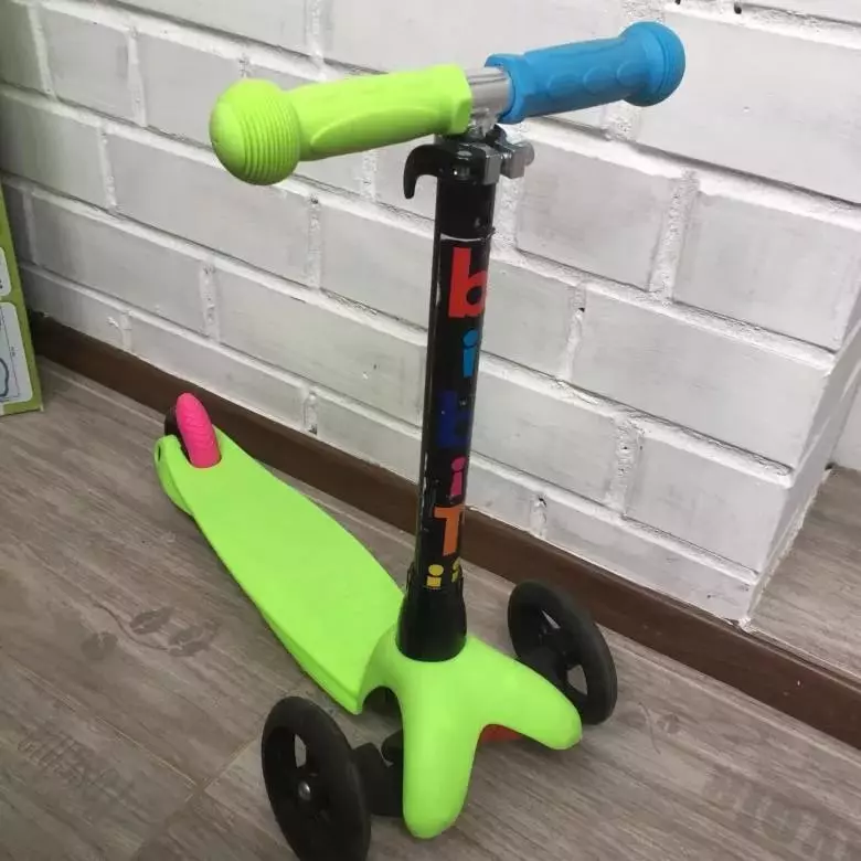 Bibitu Scooters: Comment les plier? Adultes urbains et modèles pour enfants avec des roues gonflables et autres. Commentaires 8701_5