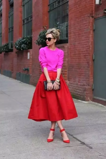 Розови блузи (26 фотографии): Што да носат розови блузи 870_23