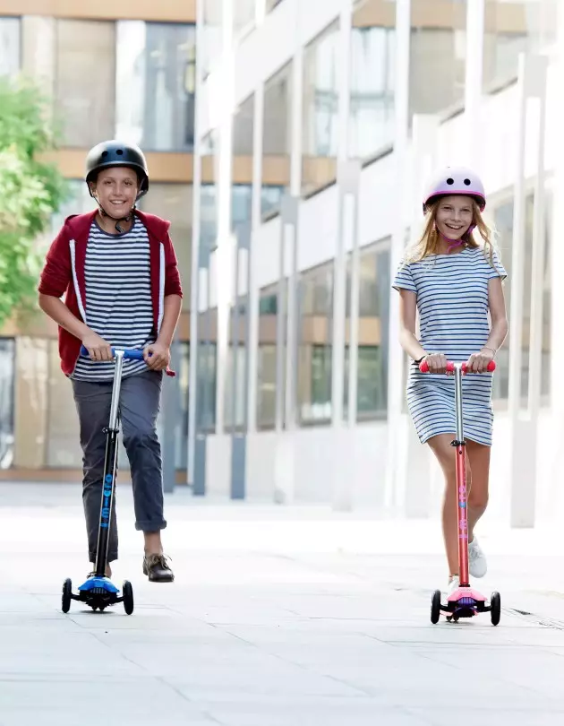 Micro-scooters: review van kinderen en volwassen tweewielige en driewielige modellen. Pennen en andere accessoires, kies lastige en elektrische wastafels 8712_10