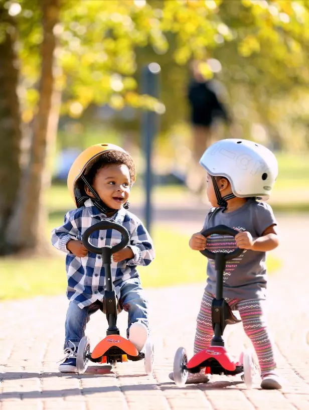 Micro scooters: Nyochaa nke ụmụaka na ndị okenye abụọ na ndị okenye na atọ. Plọs na ngwa ndị ọzọ, họrọ aghụghọ na eletriki 8712_13