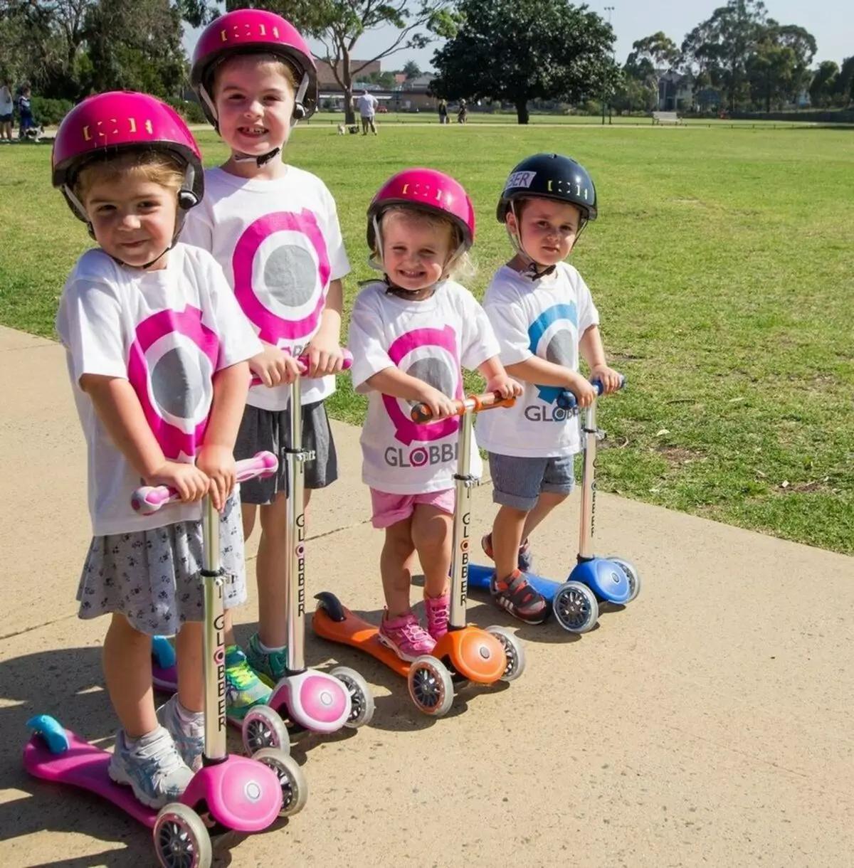 Globber Scooters: Scooters à trois roues et à deux roues et à deux roues, circuits électriques avec roues lumineuses et autres modèles 8714_26