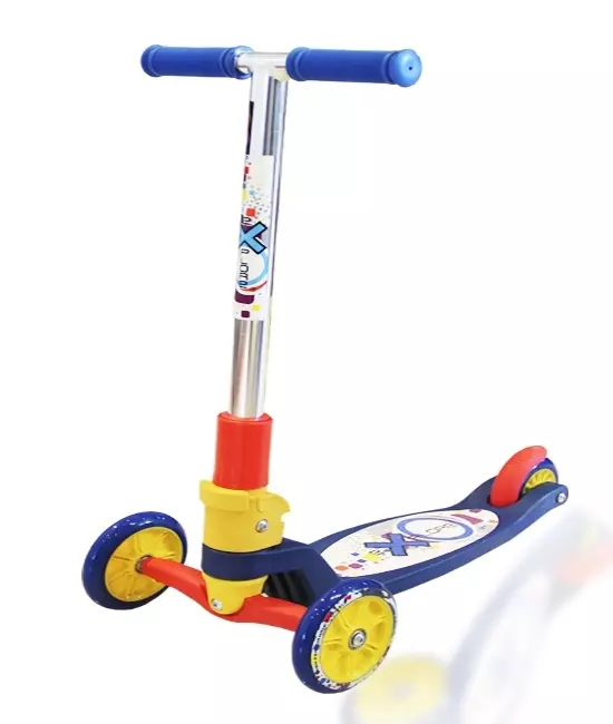 Scooters de 3 rodas de bebê (31 fotos): classificação das melhores scooters de três rodas dobráveis ​​para crianças de 2 a 5 anos. Dispositivo e escolha 8716_16