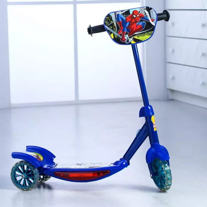 Baby 3-hjuls Scootere (31 bilder): Vurdering av de beste folding trehjulede scootere for barn 2-5 år. Enhet og valg 8716_31