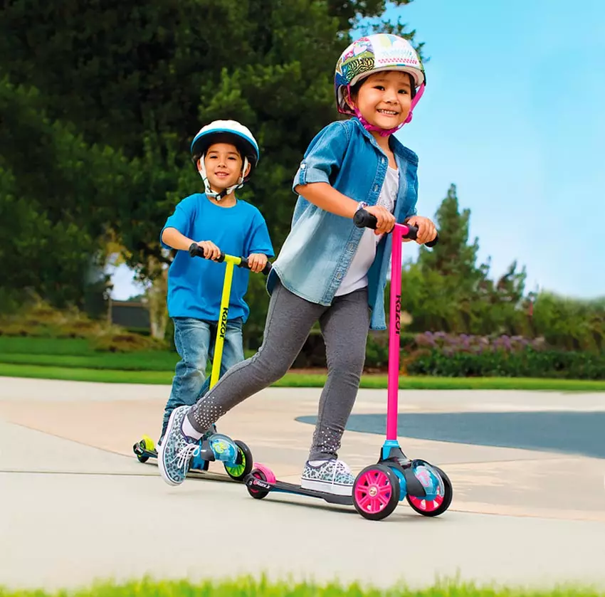 Скутери со бебе 3 тркала (31 фотографии): рејтинг на најдобрите склопени со три тркала за деца 2-5 години. Уред и избор 8716_4