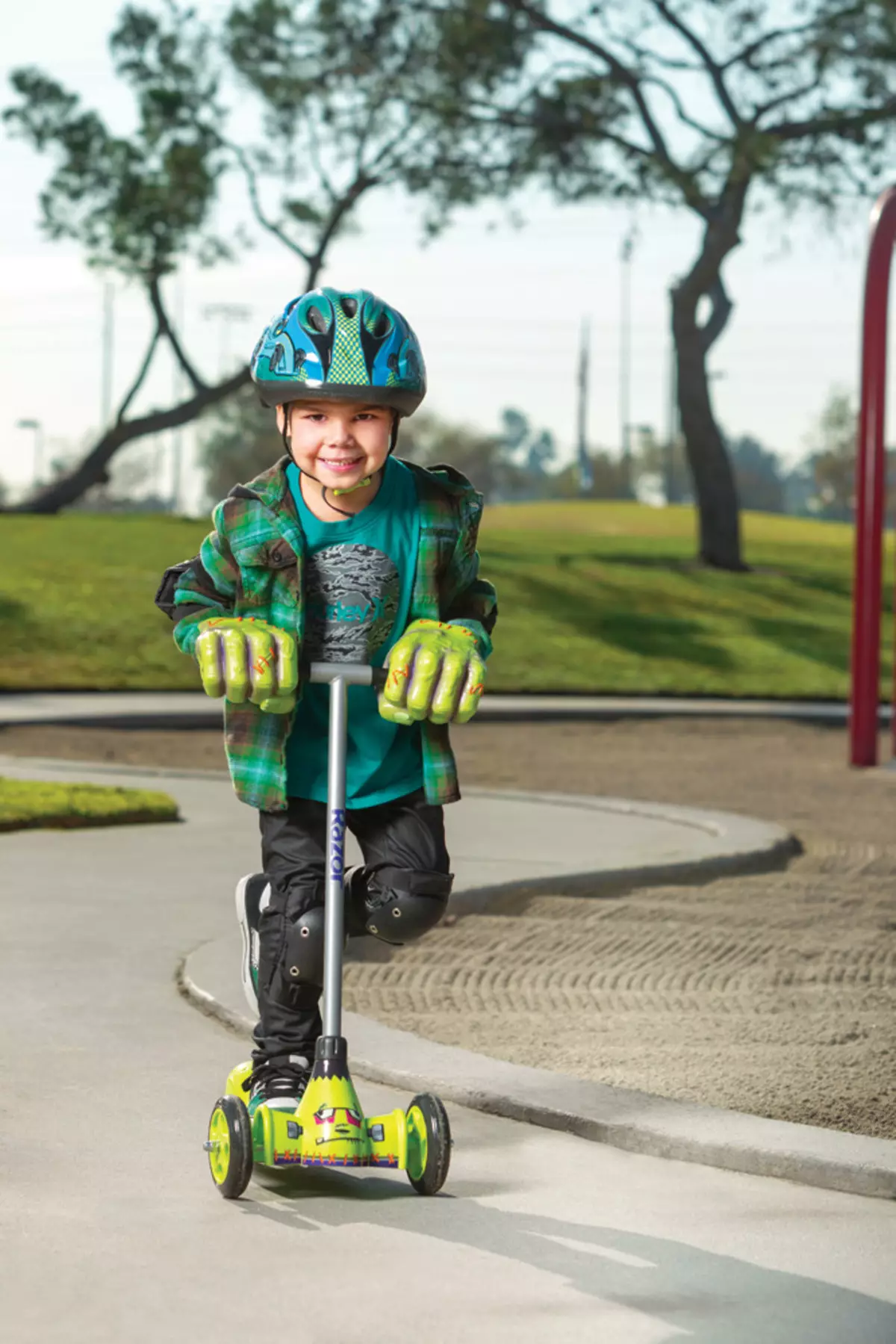 Scooters Baby 3-Wheel (31 Foto): Peringkat dari skuter roda tiga lipat terbaik untuk anak-anak 2-5 tahun. Perangkat dan pilihan 8716_9
