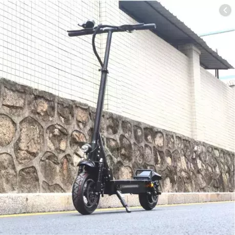 Ultron Scooters: Χαρακτηριστικά μοντέλων ηλεκτρικών νεροχύτες. Πώς να επιλέξετε ένα ηλεκτρικό σκούτερ; Πλεονεκτήματα και Μάρκα 8718_2