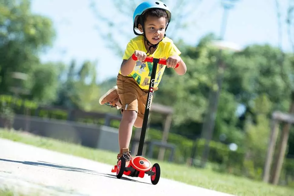 Scooters plegables para niños: ¿Cómo descomponer y doblar los scooters para los niños? Pros y modelos desfavorecidos. 8720_14