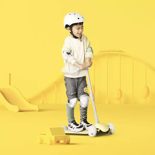 Barnas scootere (55 bilder): Hvordan velge en scooter for barn? Hvordan lære et barn å ri? Vurdering av de beste modellene med store hjul og penn for foreldre. Hvor gammel kan du ri? 8730_33