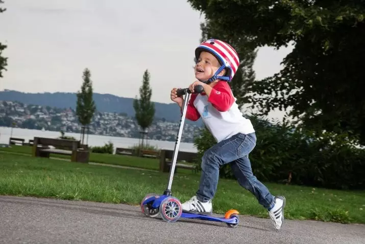 Vaikų motoroleriai (55 nuotraukos): Kaip pasirinkti motorolerį vaikams? Kaip mokyti vaiką važiuoti? Reitingas geriausių modelių su dideliais ratais ir švirkštimo priemonėmis tėvams. Kaip jūs galite važiuoti? 8730_39