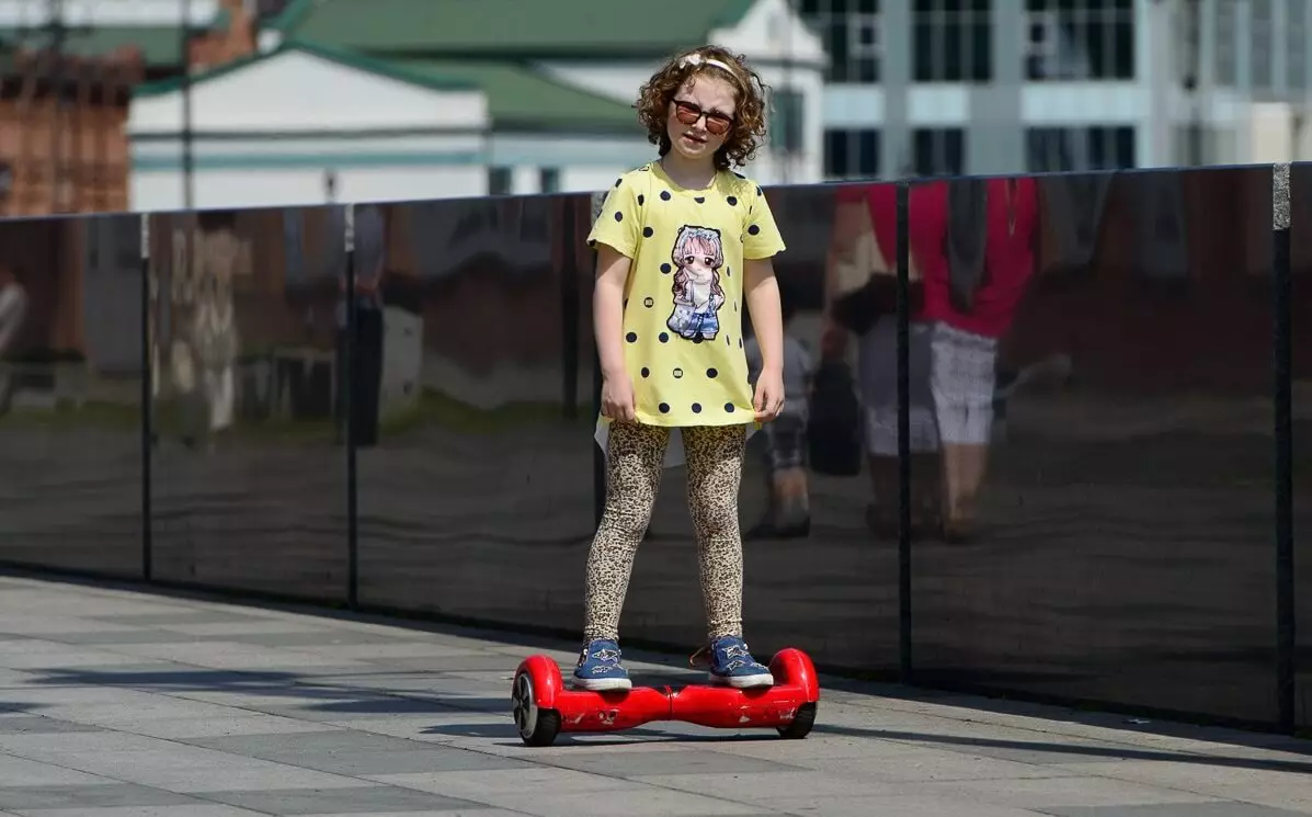 बच्चों के gyroskuthers (35 तस्वीरें): 9-12 वर्ष और अन्य उम्र के बच्चों के लिए एक छोटा gyroscur कैसे चुनें? आप कितने साल तक सवारी कर सकते हैं? 8754_30