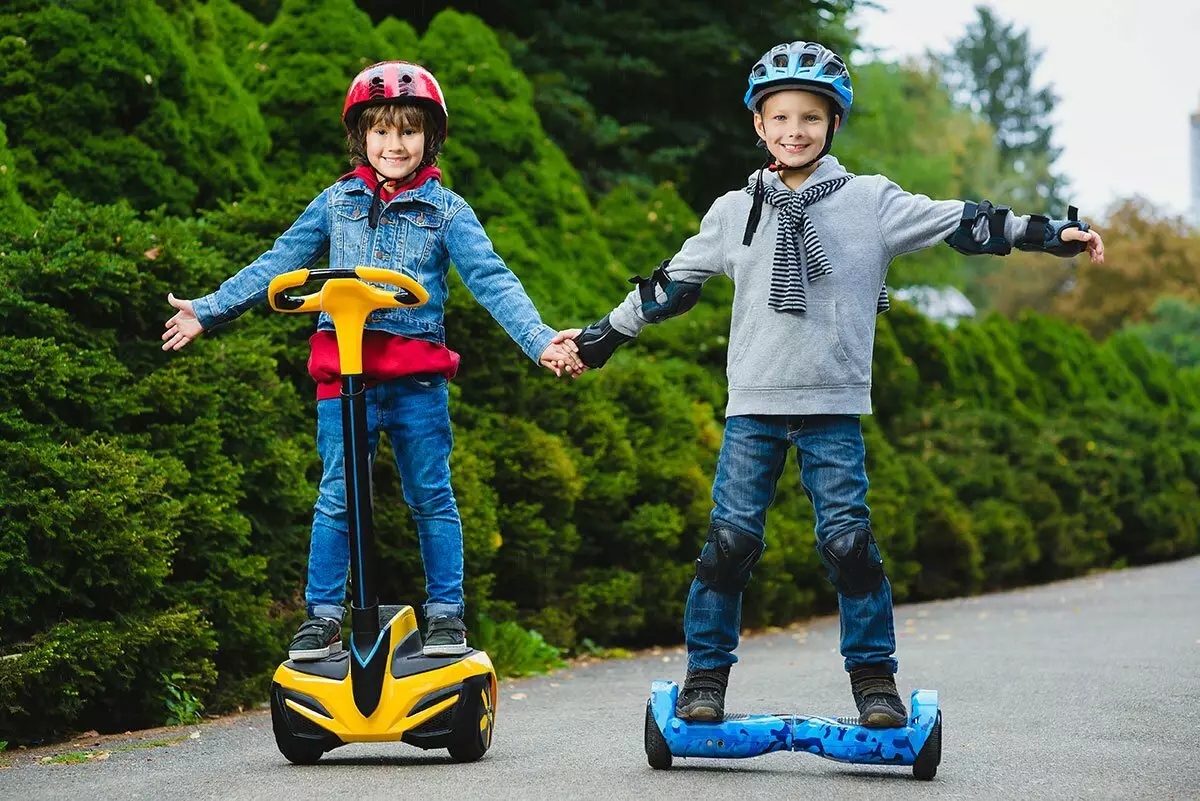 Children's Gyroskuthers (35 zdjęć): Jak wybrać małą Gyroscur dla dzieci 9-12 lat i inne wieki? Ile lat możesz jeździć na nim? 8754_33