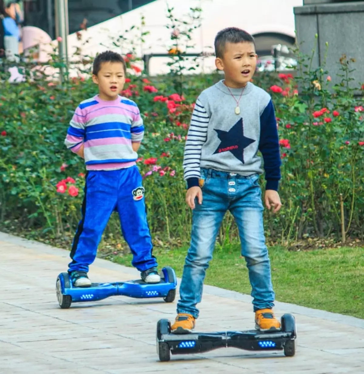 Детски жироски (35 снимки): Как да изберем малка Gyroscur за деца 9-12 години и друга възраст? Колко години можете да яздите по него? 8754_35