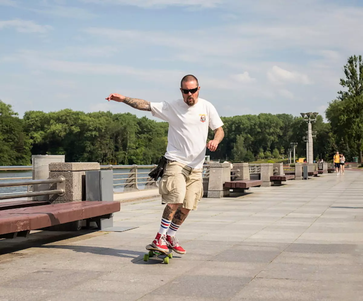 Kako se naučiti voziti skateboard? Kako zavirati in se obrnete na skateboard? Pravila za otroka. Učenje skoka 8767_31