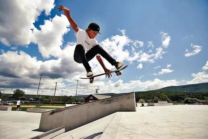 Kako se naučiti voziti skateboard? Kako zavirati in se obrnete na skateboard? Pravila za otroka. Učenje skoka 8767_45