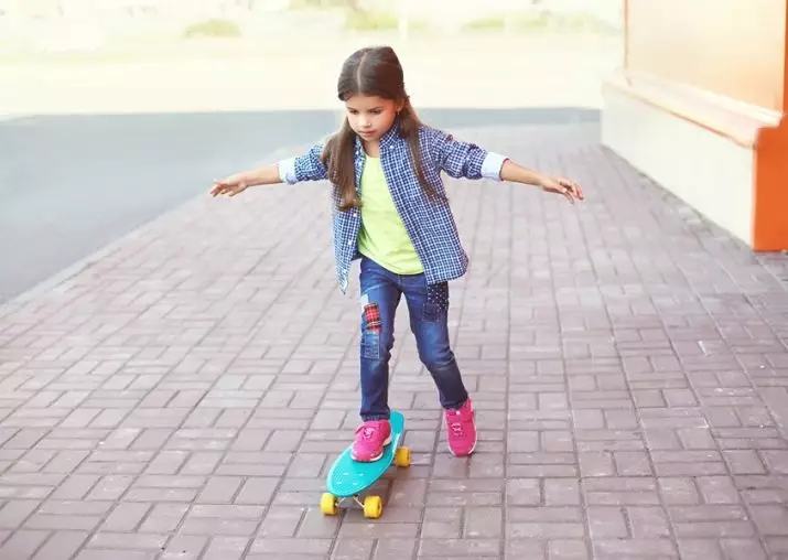 Kako se naučiti voziti skateboard? Kako zavirati in se obrnete na skateboard? Pravila za otroka. Učenje skoka 8767_47