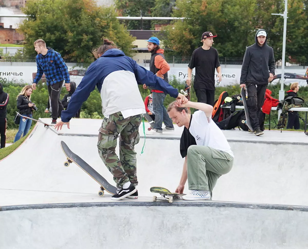 Sådan lærer du at ride et skateboard? Hvordan man bremser og tænder et skateboard? Regler for et barn. Lære at hoppe 8767_49