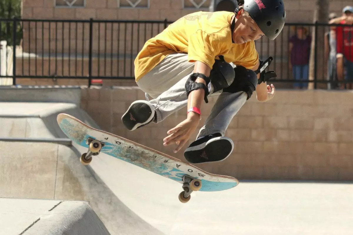 Skate Tricky: Bagaimana untuk memilih papan selaju profesional dan berapa beratnya? Menilai model terbaik 8771_22