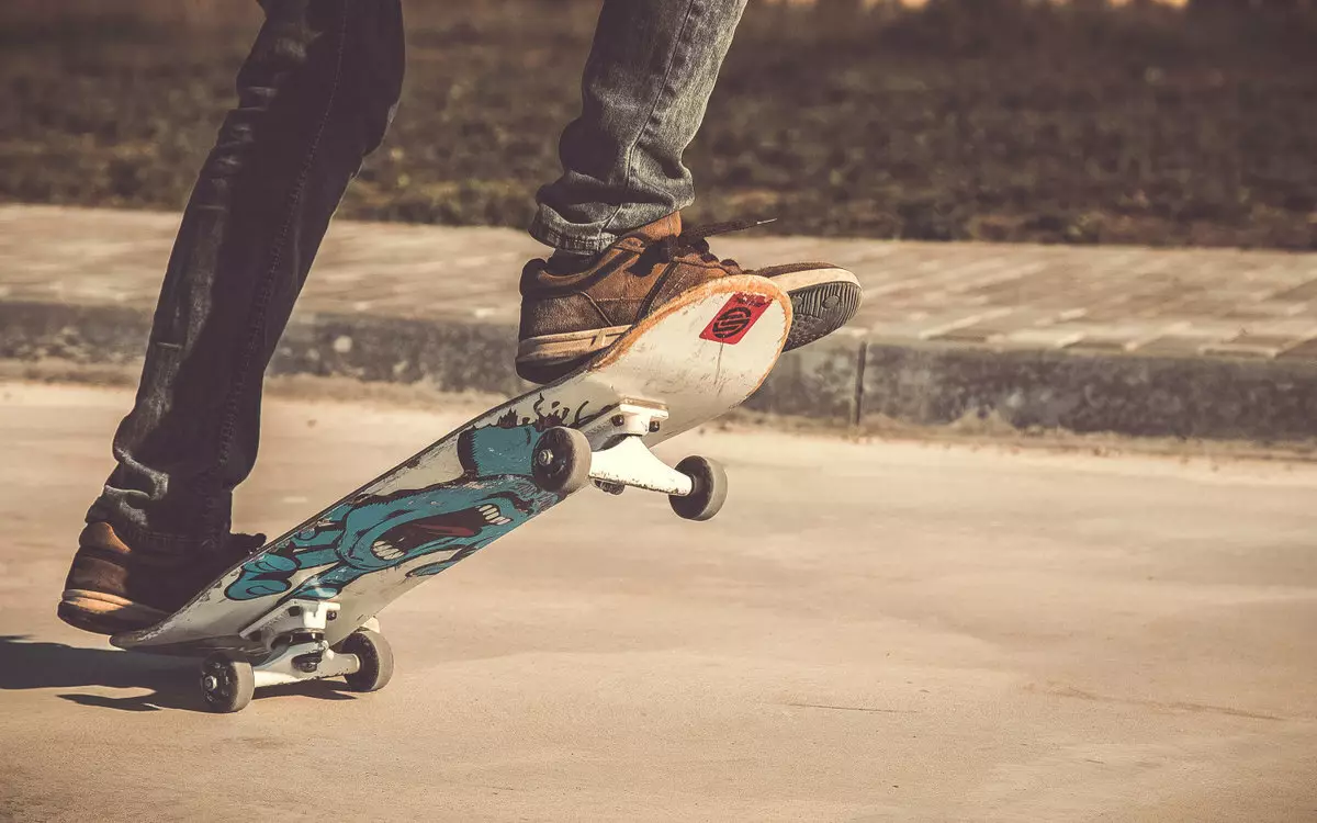 Skate Tricky: Meriv çawa skateboardek profesyonel hilbijêrin û çiqas giraniya wê ye? Modelên çêtirîn dengdan 8771_4