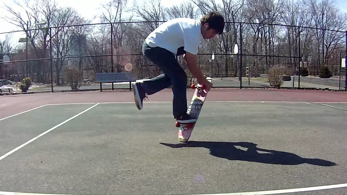 Skate Tricky: Meriv çawa skateboardek profesyonel hilbijêrin û çiqas giraniya wê ye? Modelên çêtirîn dengdan 8771_9