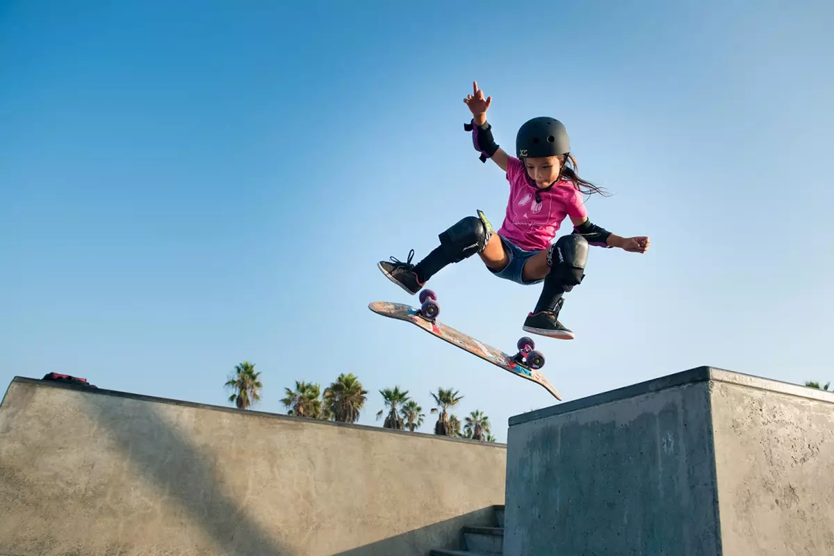 Quelle est la différence entre les longboards et la skateboard? Que diffèrent les conceptions? Quoi de mieux choisir pour les débutants et pour un enfant? 8773_13