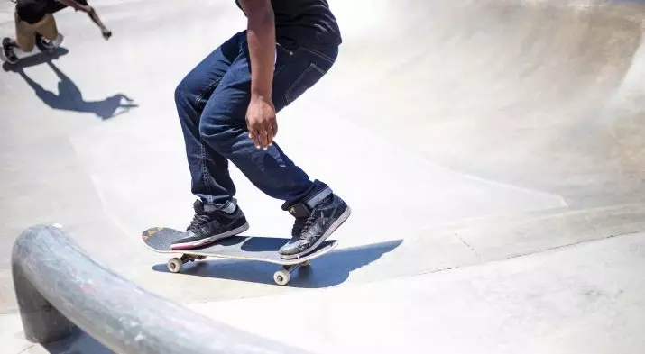 Mini skateboard: mafi kyawun ƙirar yara don yara da manya. Yadda ake hawa karamin-skate? 8775_12