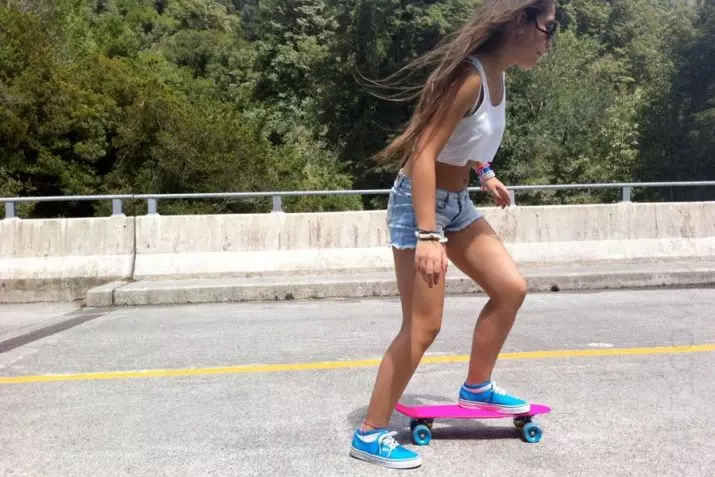 Mini skateboard: mafi kyawun ƙirar yara don yara da manya. Yadda ake hawa karamin-skate? 8775_20