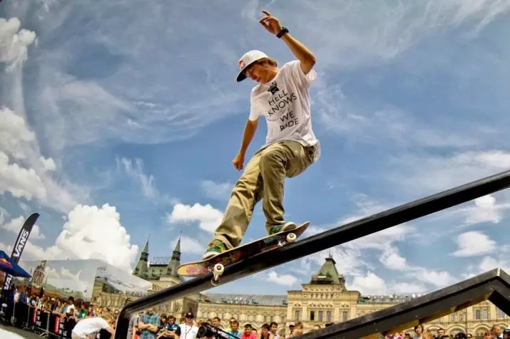 Mini skateboard: mafi kyawun ƙirar yara don yara da manya. Yadda ake hawa karamin-skate? 8775_4