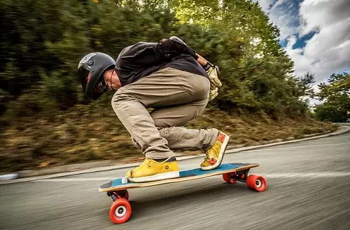 Hoe ride jo op Longboards? Hoe kinne jo leare om te tragen? Ride foar begjinners fanôf it begjin. Hoe te riden? Hoe stean en draaie? 8778_12