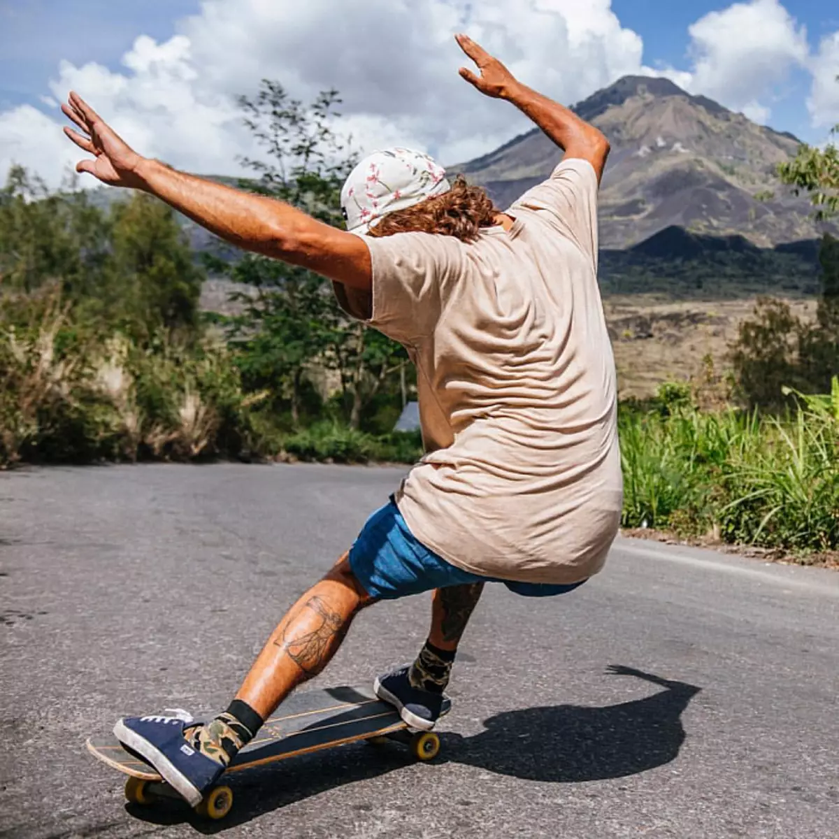 Hoe ride jo op Longboards? Hoe kinne jo leare om te tragen? Ride foar begjinners fanôf it begjin. Hoe te riden? Hoe stean en draaie? 8778_17