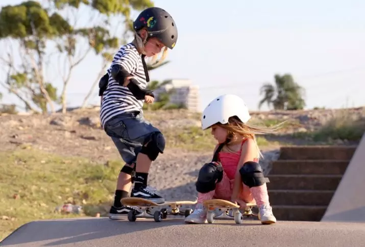 Kinders se skaatsplank: hoe om 'n skate vir kinders 3, 4, 6 en 8 jaar oud kies? Hoe om beskerming en besonderhede te kies? Wat gebeur as die skaatsplank ry in die kant? 8784_14
