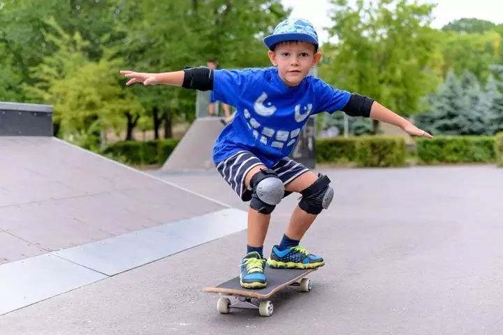 Skateboard pou Timoun yo: Ki jan yo chwazi yon monte paten pou timoun 3, 4, 6 ak 8 ane fin vye granmoun? Ki jan yo chwazi pwoteksyon ak detay ki enpòtan? E si parcours yo skateboard nan bò a? 8784_33