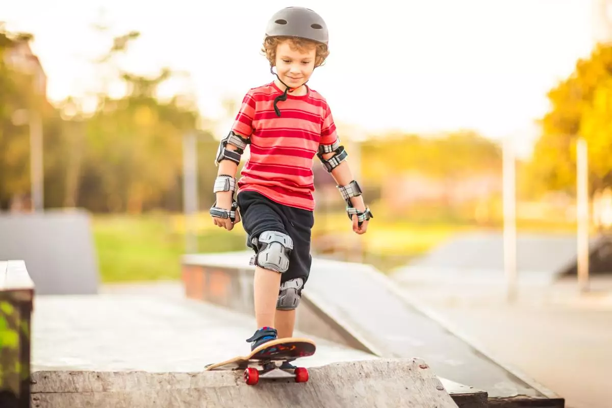Dětský skateboard: Jak si vybrat skate pro děti 3, 4, 6 a 8 let? Jak si vybrat ochranu a podrobnosti? Co když se skateboard jede na boku? 8784_34