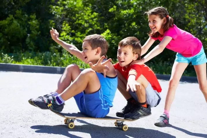 Skateboard Սկսնակների համար. Երեխաների եւ մեծահասակների համար չմուշկների տեսակներ: Ինչպես ընտրել լավագույն տարբերակը նորեկների աճի եւ քաշի համար: 8787_12